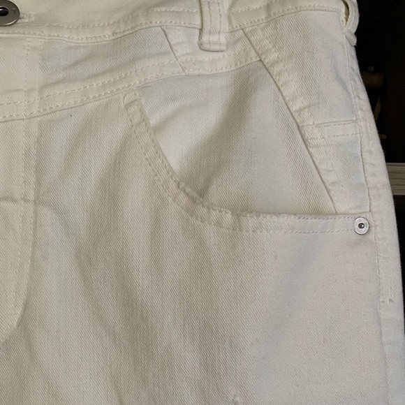 Pilcro Ultra High Waist/Light Destructed Jeans - Picture 3 of 7
